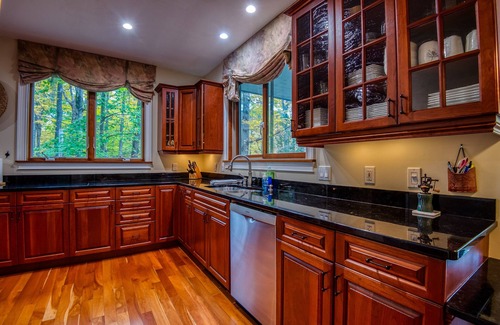 Lincoln Ski Chalet | Gavia Chalet - Mountain Views - Private Hot Tub - Loon Mtn - Kancamangus Highway