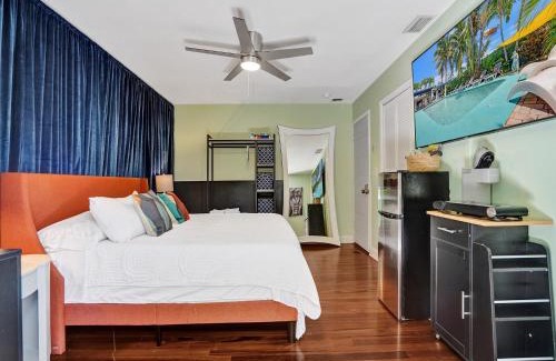 Coral Heights House | Gay Clothing Opt Studio in heated pool guesthouse