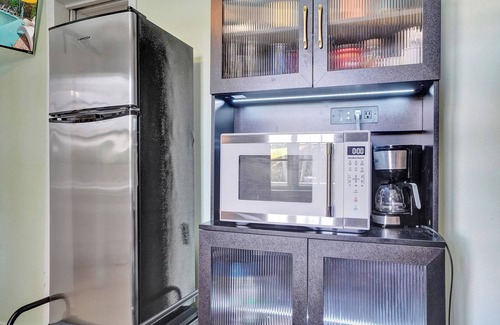 Coral Heights House | GAY guesthouse-heated Poolside Pleasure- GAY MENS- clothing opt-2miles to Wilton