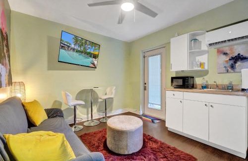 Coral Heights House | GAYClothing optional Pool retreat men only w private Courtyard
