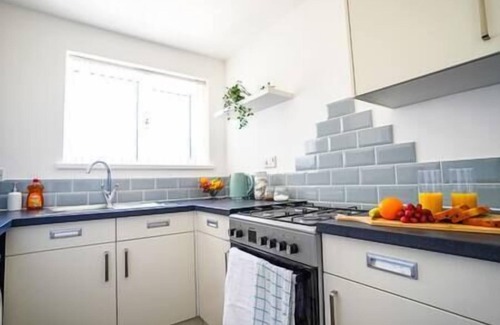Doncaster Apartment | Gayton Apt-2Bdrm-Spacious-Parking-Kitchen-A1M/M18