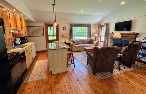 Easton Cottage | GC Cannon ski cottage 10 minutes from Franconia. Fire Pit, wifi, laundry, and dog friendly!