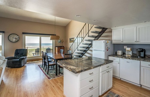 Gearhart Condo | Gearhart House G740. 5th floor condo with amazing ocean views