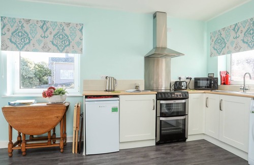 Edern Cottage | GELLI - MORFA NEFYN, family friendly, with a garden in Morfa Nefyn