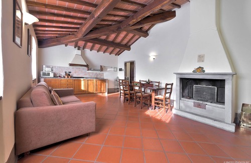 Loro Ciuffenna Apartment | "Gelso" farmhouse apt, swim pool, pvt garden, stunning view, very peaceful
