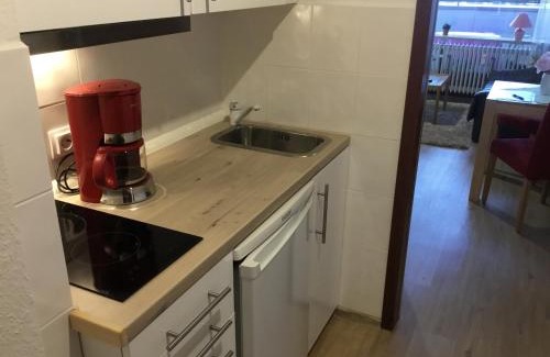 Schoenwald Apartment | Gemütliche 1Z FeWo in Schönwald mit Balkon, Schwimmbad, Sauna, Fitness