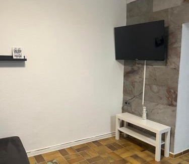 Brohl-Lutzing Apartment | Gemütliche EG-FeWo im Haus zur Vulkaneifel in Brohl