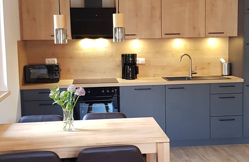 Kiefersfelden Apartment | Gemütliche Ferienwohnung im Modernen Alpenstil mit Blick auf Kaisergebirge