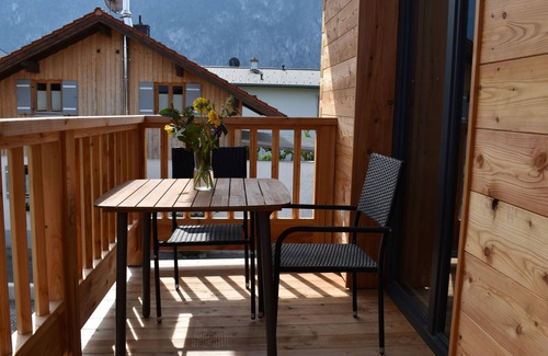 Kiefersfelden Apartment | Gemütliche Ferienwohnung im Modernen Alpenstil mit Blick auf Kaisergebirge