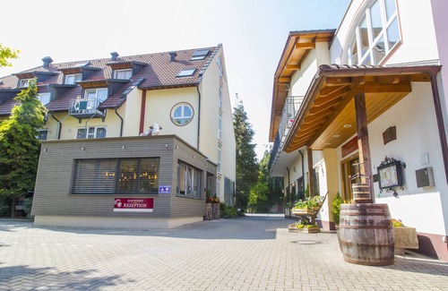 Wolfenweiler Apartment | Gemütliches Einzelzimmer mit modernem Bad, Flachbild-TV und WLAN