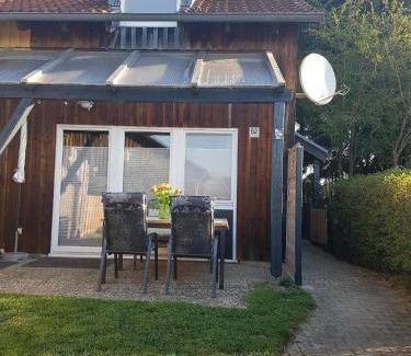 Zandt House | Gemütliches Ferienhaus mit Kamin und eigenem Garten in bayerischem Feriendorf