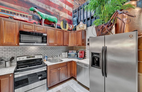 Shiloh House | Gem City Condo *5 Bed *Home Theater *Game Room