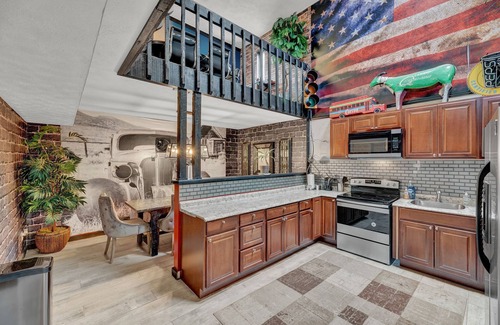 Shiloh House | Gem City Condo *5 Bed *Home Theater *Game Room