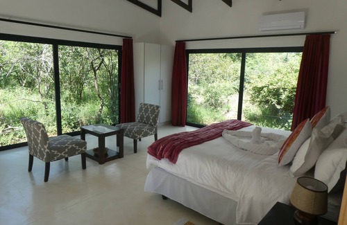 Hoedspruit House | Gem in the bush lodge