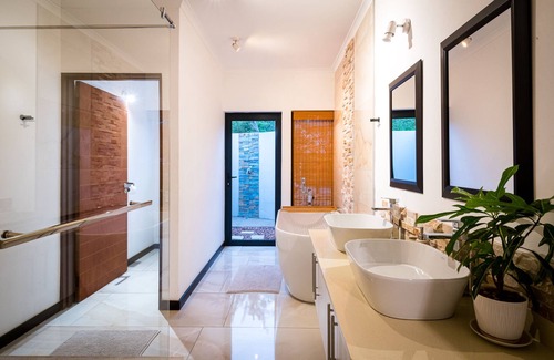 Hoedspruit House | Gem in the bush lodge