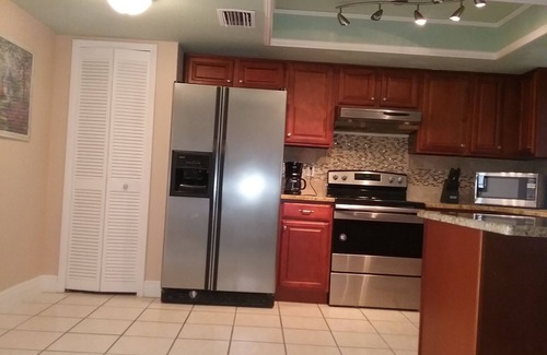 Cape Coral Ski Chalet | Gem Spacious House Hidden in a Unique Neighborhood