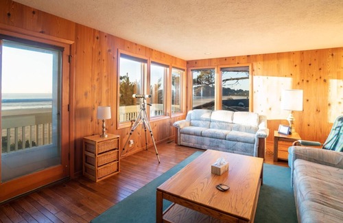 Newport House | Gene's Coastal Escape
