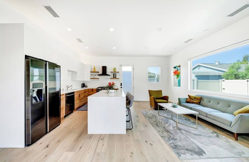 Woodland Hills House | Generous King- Suites W/Backyard Bliss & Barbecue!