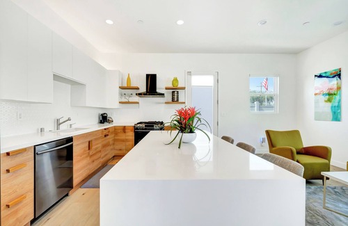Woodland Hills House | Generous King- Suites W/Backyard Bliss & Barbecue!