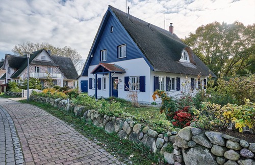 Rerik House | generous thatched cottage (160 m²) on the Baltic Sea, sauna, stove, forest edge location