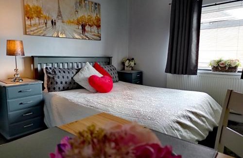 Darlington House | Geneva Cottage - close to Darlington train station