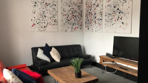 Darlington House | Geneva Cottage - close to Darlington train station