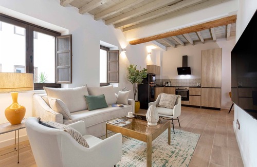 Centro - Sagrario Apartment | Genteel Home Horno Marina