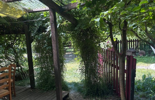 L'Epine Apartment | 'Gentiane' Room with Shared Garden and Wi-Fi