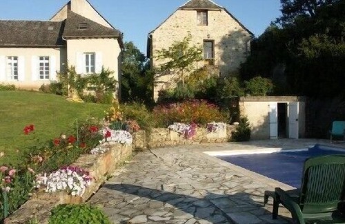 Espalion Cottage | Genuine house, independent, peaceful, 11 x 5 swimming pool, overlooking the Lot