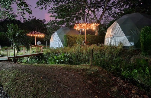 Florencia House | Geodesic Dome 01, Jacuzzi with Hydromassage, 20 min from La Fortuna