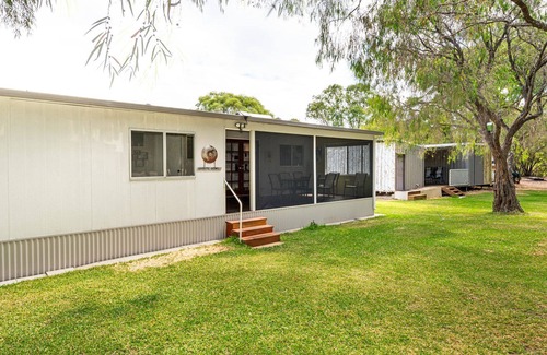 Marybrook House | Geographe Gateway is an ideal stay for you, your family, and your friends less than 500m from the so