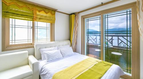 Irun-myeon House | Geojae Beach Maru Pension