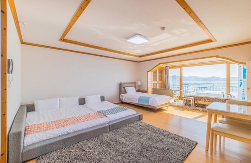 Geoje House | Geoje Daesan Oceanview Spa Pension