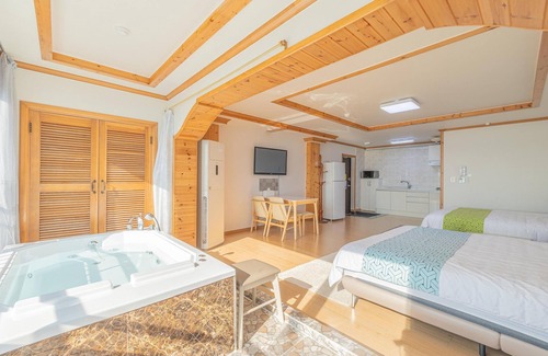 Geoje House | Geoje Daesan Oceanview Spa Pension