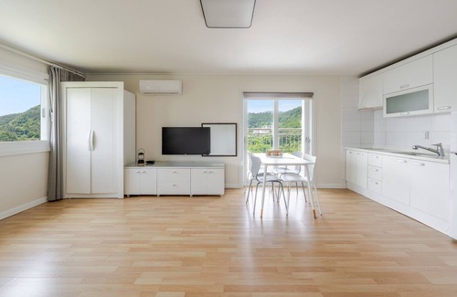 Irun-myeon House | Geoje Joeunde Pension