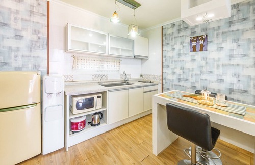 Irun-myeon House | Geoje Kkachi and Santorini Pension