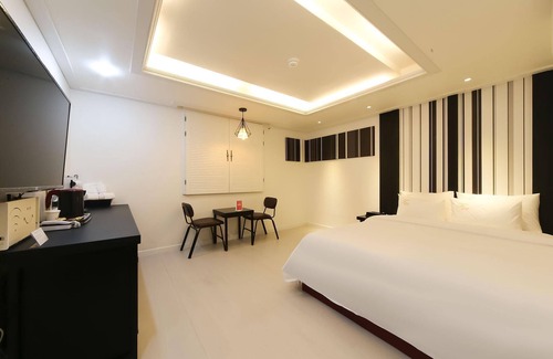 Somun Hotel | Geojedo Gohyeon Pool
