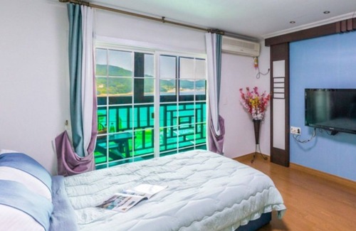 Irun-myeon House | Geojedo Gyejeoryeohaeng Pension