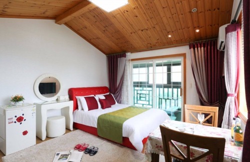 Irun-myeon House | Geojedo Gyejeoryeohaeng Pension