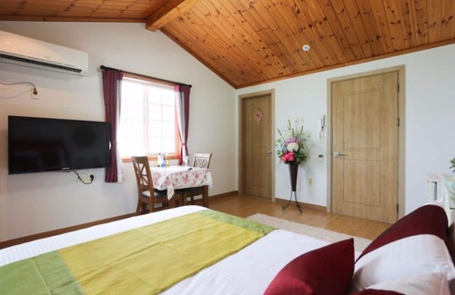 Irun-myeon House | Geojedo Gyejeoryeohaeng Pension