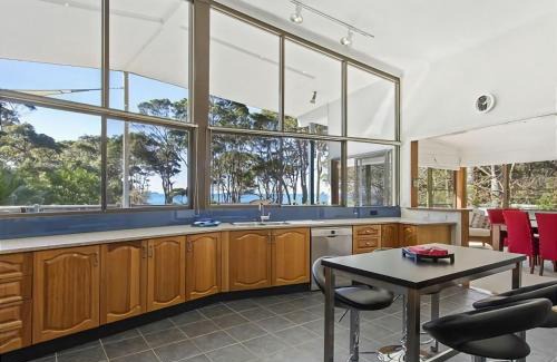 Lilli Pilli House | George Bass Drive A Well Kept Secret managed by Batemans Bay Accom