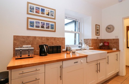 Murthly Cottage | GEORGE COTTAGE, pet friendly, with open fire in Blairgowrie