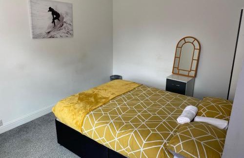 Stoke-on-Trent House | George Guest House