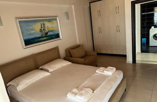 Himare Hotel | George Hotel Rooms&Suites