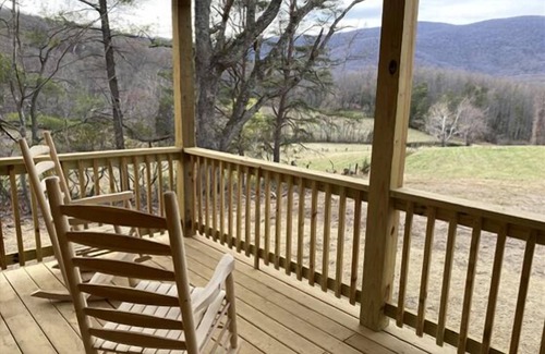 Stanardsville Cabin | George-ous Grandview | 1 Bed, 1 Bath