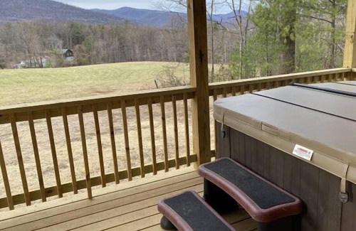 Stanardsville Cabin | George-ous Grandview | 1 Bed, 1 Bath