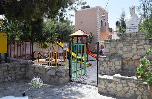 Kamilari Apartment | George's Country House