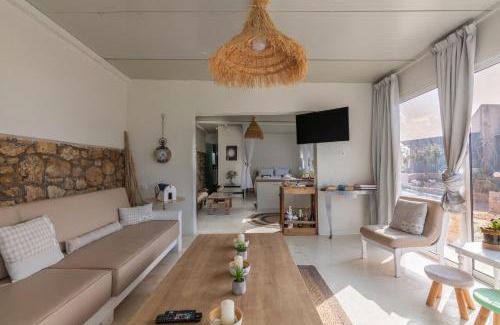 Skotino House | George's Island House with Plunge Pool