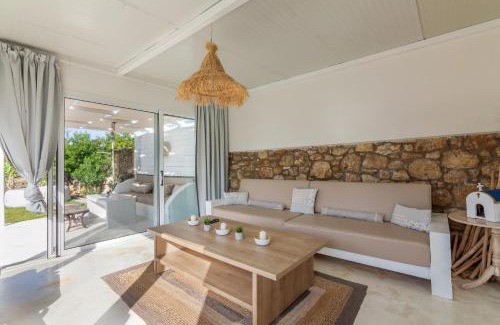 Skotino House | George's Island House with Plunge Pool