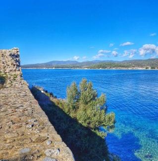 Toroni Apartment | George's sea view apartment